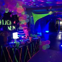 Transformamos seu espaço em uma verdadeira balada teen! Festa de aniversário para adolescentes com d