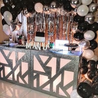 Sua festa teen merece ser inesquecível! A Única Balada Teen leva decoração, DJ, iluminação e buffet 