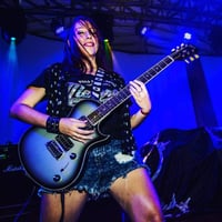 Guitarrista Fernanda Schenker