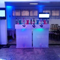 Bar físico de acrílico.