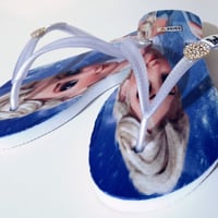 Sandália personalizada com personagem modelo Elegant