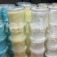 Algodão doce no pote 350 ml. Também temos a opção de 250 ml e no palito.