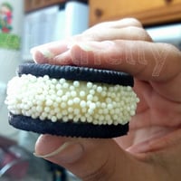 Oreo recheado com brigadeiro. Opções de recheio: oreo, brigadeiro tradicional, chocolate branco e co