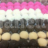 Docinhos tradicionais de festa por apenas R$ 50,00 o cento. Brigadeiro tradicional, coco, cajuzinho,