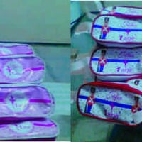 bolsas e estojos de diversos tamanhos e modelos.