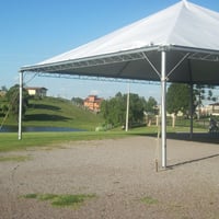Tenda 10x10m montada na Fazenda Fagunde na beira do lago.
