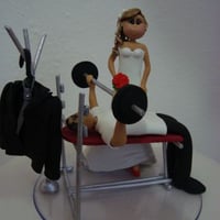 Noivo fazendo musculação