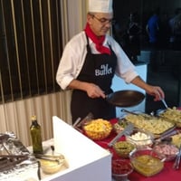 Festival de massas, o convidado escolhe a massa, os recheios e o molho e tudo é preparado ao vivo.