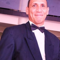 O diretor conforme a foto demostra toda organização padronizado ao bom atendimento ao cliente e seus