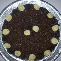 bolo de brigadeiro e beijinho