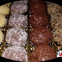 DOCES E BRIGADEIROS