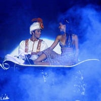 TAPETE MÁGICO ILUMINADO DO ALADDIN E JASMINE