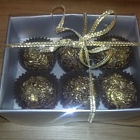 Caixa com 6 brigadeiros R$8,00