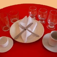 Mesa pratos e talheres