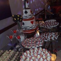 Mesas decorados e bolos artísticos