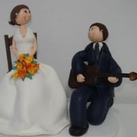 tocando violão para noiva