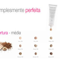 Com uma fórmula leve e de longa duração, a Base de Cobertura Média Mary Kay® no tom Beige 300 propor