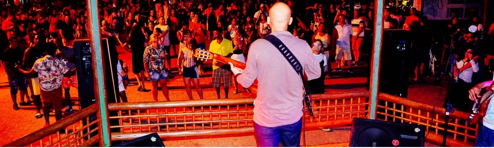 Cantor Voz e Violão Di Jair - Praia do Forte, Imbassaí e região.