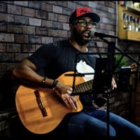 Cantor Mingo Neto - voz e violão para eventos em Salvador