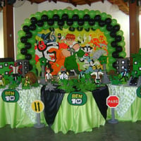 Mesa do Ben 10 espumas e Bonecos