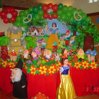 Mesa da Branca de Neve e 7 anois