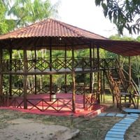 A cabana do Tarzan é um ótimo lugar para dormir em rêde e ver pássaros e alguns animais comendo frut