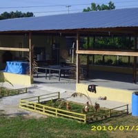 Galpão 200m2 com 3 banheiros, cozinha, e jogos