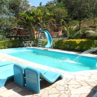 Piscina adulto 10,00 x 4,00 metros, com parte rasa, cascata, hidros, escorregador e piscina infantil