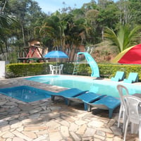 Área das piscinas: diversão para todos!