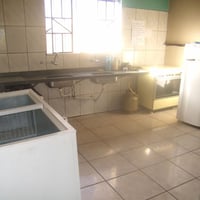 Cozinha com freezer - geladeira - fogão 06 bocas e fogão industrial 4 bocas