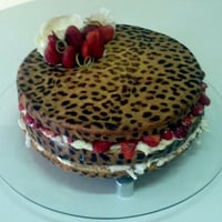 Naked Cake Morango com Creme - Estampa de oncinha