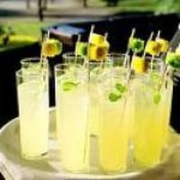 Umas belas caipirinhas.