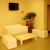 Lounges, puffes, mesas de centro