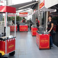 Carrinho de lanches. Pipoca, algodão doce, batata frita, churros, crepe suíço, hambúrguer, picolés