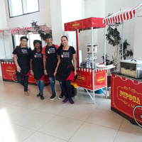 Carrinho de lanches. Pipoca, algodão doce, batata frita, churros, crepe suíço, hambúrguer, picolés