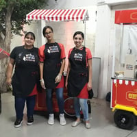 Carrinho de lanches. Pipoca, algodão doce, batata frita, churros, crepe suíço, hambúrguer, picolés