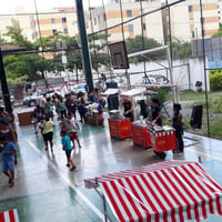 Carrinho de lanches. Pipoca, algodão doce, batata frita, churros, crepe suíço, hambúrguer, picolés