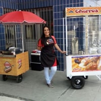 Carrinho de lanches. Pipoca, algodão doce, batata frita, churros, crepe suíço, hambúrguer, picolés