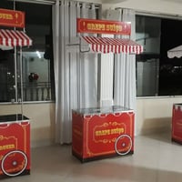 Carrinho de lanches. Pipoca, algodão doce, batata frita, churros, crepe suíço, hambúrguer, picolés