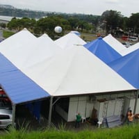 Acoplagem de 10 ou mais tendas em um mesmo evento.