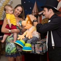 Show com ventriloquia, Zeca, o boneco falante interage com a turma. Diversão garantida para crianças