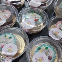 pao de mel recheado com doce de leite personalizado. Doce lembrancinha