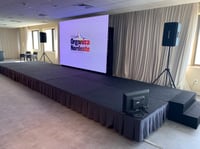 Painel de Led, sonorização e palco