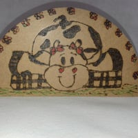 porta guardanapo em MDF decorada com pirogravura, linda técnica onde a figura feita com fogo. Aceita