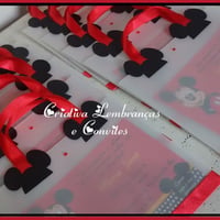 Convite Mickey
Papel 230 grs com brilho + sacolinha de papel vegetal + fita cetim vermelha + orelha
