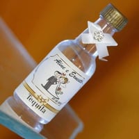 Garrafinha com tequila.