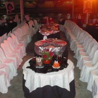 MESAS DE FORMATURAS DECORADAS LINDAMENTE COM TECIDOS APROPRIADOS PARA OCASIAO