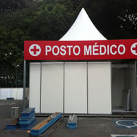 Montagem Posto Médico para show The Cure.