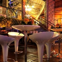 Mesa Pop e banqueta bombo
