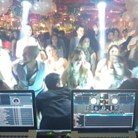 Festa de casamento com estrutura de som, luz e imagem